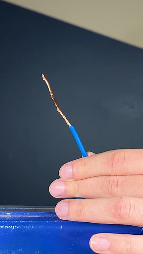 Fix Cable With Zip Lock - video by FTP #DIYRepair #FixItYourself #CraftHacks #ZipLockMagic #HomeImprovement #CreativeSolutions #CableFix #EasyDIY #LifeHacks #CraftyTips | The Workshop