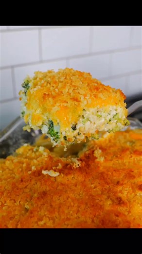 Quick and Easy Cheddar Broccoli and Rice Casserole #easyrecipe #dinner #casserole #cheese #bake