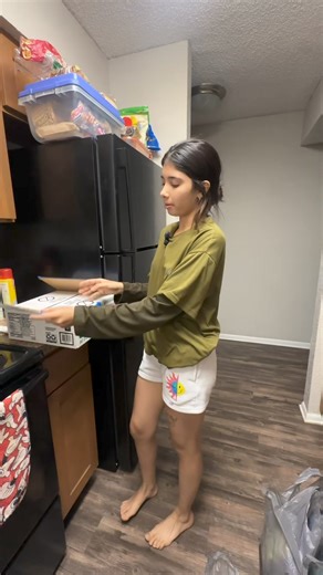 Llegamos a la parte de la independencia que no gusta… Hice la compra y ahora debo un mercado de $100 a 36meses, con intereses en Walmart :( Ig: https://www.instagram.com/userdeeadd?igsh=MTF3MWtjODBtejBhbg== #fyp #viral #comedy #comedia #unboxing #viralvideos Bye 💋 | Kattie Rhoades