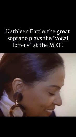 In this clip, the legendary Kathleen Battle is seen at the Metropolitan Opera, preparing one of her famously challenging roles. Here she’s working through a particularly demanding phrase, and what’s remarkable is how she approaches it—with patience, precision, and an ear for perfection. This is a masterclass in vocal control. The clarity of tone, breath management, and sheer artistry required at this level are staggering. Kathleen Battle remains one of the most technically brilliant sopranos of 