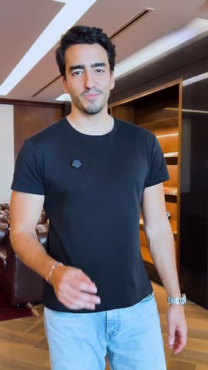 Será que entrei à socapa para ver um carro único ? Fui convidado e fiz um um vídeo dentro de uma sala privada onde estava escondido um carro único. #brabus #evzone #g63 #pupiloffate #dubai #importacaoautomovel | Ricardo Condez