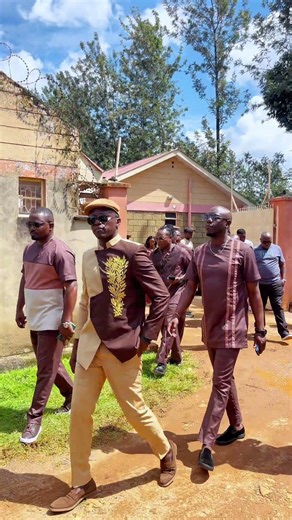 The king heading for his bride… Dr Ofweneke traditional wedding #mejasanweddings