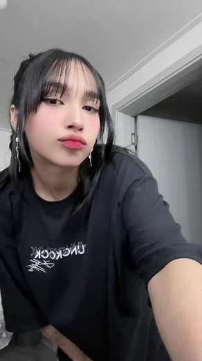 Dance Routine in Oversized T-Shirt: Express Yourself