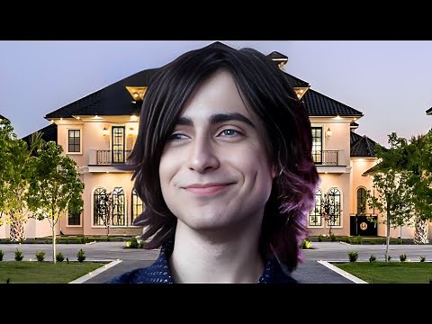 How does Aidan Gallagher live and how much does he earn?