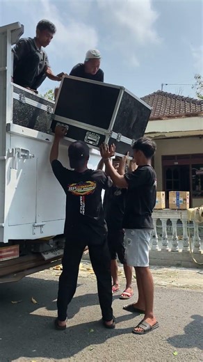 Line array mulai diturunkan