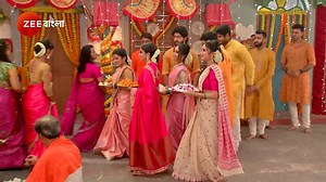 1.2M views · 54K reactions | গণেশ পুজো উপলক্ষ্যে পরিবারে খুশির আমেজ #GaneshPujoUpolokhyePoribareKhushirAmej #Mithai #TrendingOnZee https://zee5.onelink.me/RlQq/MithaiBNZEE "দেখুন #Mithai সোম - রবি @8.00pm শুধুমাত্র #ZeeBangla আর #Zee5 অ্যাপে যে কোন সময়, যে কোন জায়গায়।" | Zee Bangla | Facebook