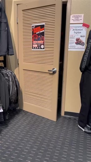 FRESH FIT FRIDAY 😎 #harleydavidson #shoplocal #shopsmall #loyaltolocal #visalia #559 #Tularecounty #freshfit #bikerfashion #TGIF #freshfitfriday #harleyjammies #harleysweats #harleyrobe | Visalia Harley-Davidson