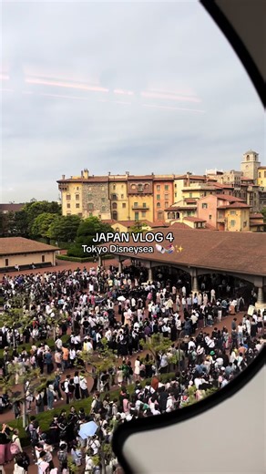 Tokyo Disneysea: Best Disney Park in Japan! Travel Vlog