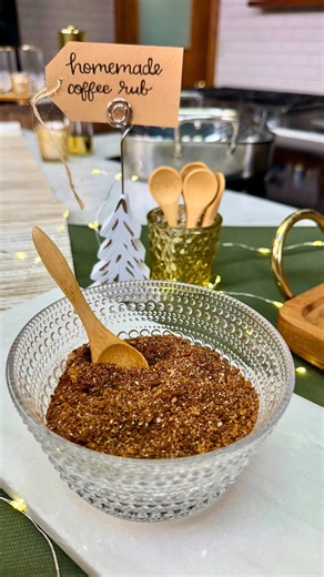 Give the gift of flavor this season. ✨ This DIY Coffee Roast Rub is rich, bold, and so easy to make — the kind of handmade gift everyone actually wants. Perfect for steaks, roasts, and anyone who loves a little culinary magic. ☕️ Coffee Roast Rub Recipe: • 1/4 cup finely ground coffee • 2 tbsp ancho chili powder • 2 tbsp brown sugar • 1 tbsp kosher salt • 2 tsp black pepper • 1 tsp ground coriander • 1 tsp ground cumin • 1/2 tsp cinnamon • 1/4 tsp cayenne Tie it with twine, add a tag, and you’ve