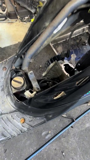 Dio AF27 យកមកជួសជុលប្តូរក្រវ៉ាត់ប៊ីស្តុងថ្មីនៅខាងហាង@PD Motor Shop 📍ទីតាំងនៅជិតស្តុបកោសដូង ☎️ លេខទំនាក់ទំនង: 096 366 56 51 (Telegram) 078889698 (Telegram) #pdmotorshopbysopheara #pd_motor_shop #pdmotorshop #dio2t #dios