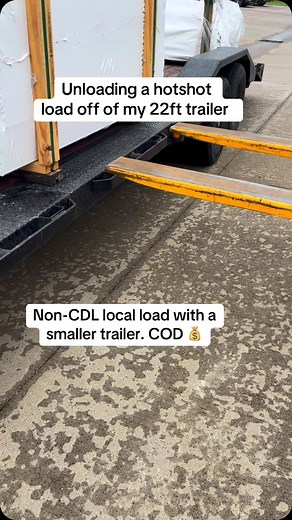 Non-CDL load on my car hauler 🚛 moving some vinyl for a customer…. #hotshottrucking #hotshothauling #hotshottruckinglife #hotshothauler #hotshot #carhauler #fyp #trending | Riley Hotshots