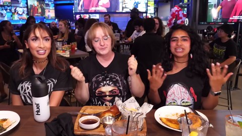Reacting to SummerSlam 2025 with fans! | Cody Rhodes vs John Cena + Rhea vs Iyo vs Naomi #WWE
