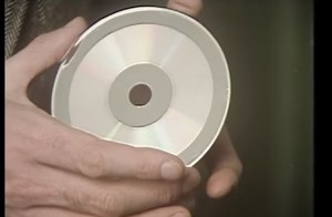 Hace 38 años se lanzó el primer Compact Disk (CD) | e-consulta.com