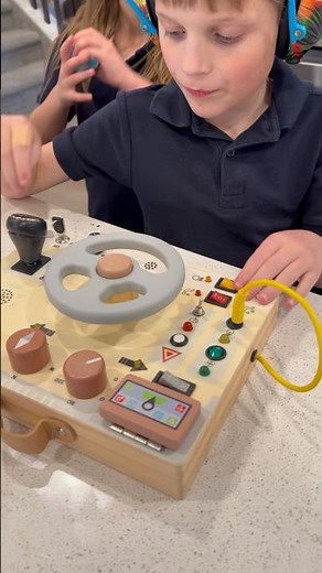 This Montessori busy board is SUCH a great tool 🙌✨
