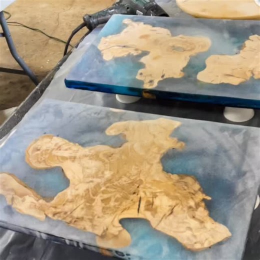 🌊✨ New Resin Table Reveal! ✨🌊 Check out this video showing how this ocean-inspired table came to life — from raw wood to a shimmering deep-sea finish. 💙 Each layer of resin captures the movement and color of the ocean, making this one-of-a-kind piece truly come alive. #ResinArt #OceanInspired #EpoxyArt #WoodAndResin #ArtFurniture #ResinTable #ResinArtist #OceanArt #Handcrafted #CustomTable #FunctionalArt #Woodworking #BlueResin #HomeDecor #InteriorDesign #LuxuryFurniture #CoastalHome #ResinDe