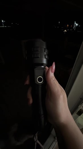 Linterna recargable súper potente 🔦⚡ #TikTokShop #LinternaLED #Recargable #CampingGear #ProductosUtiles