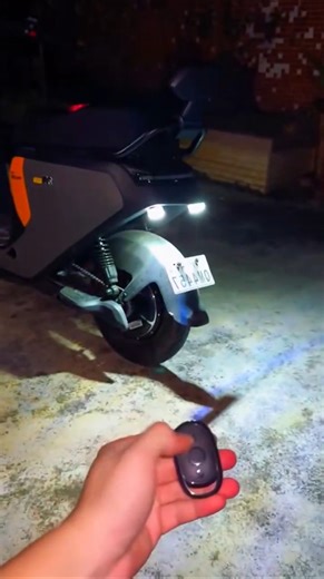 Wireless Remote Control Strobe Light LED Warning Lamp