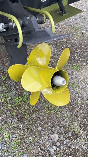 Part 3 Prop-speed coating counter rotating propellers. Clear coat is on, job done! #marinediesel