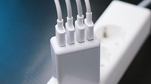 USB-Ladegerät, 4-Port USB-Ladeadapter mit 33W Smart QC 3.0 Schnellladegerät, Multi-Port-Ladegerät kompatibel mit iPhone 12/13/14/15/16/Galaxy S21/S22/S23/S24