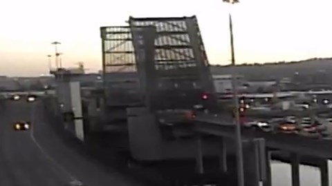 SR 99 First Ave bridge stuck open in Seattle, US