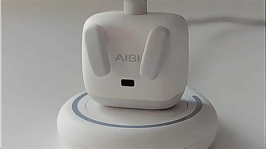 智能口腔护理机器人，贴心守护全家人的牙齿健康。每天早晚轻松刷牙，自动识别口腔问题，有效预防蛀牙和牙龈出血。支持语音提醒、APP数据同步，让科学护齿变得简单高效。