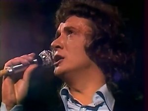 J'accuse les hommes de salir les torrents D'empoisonner le sable des enfants De névroser l'âme des pauvres gens De nécroser le fond des océans ♫♪ - "J'accuse", une chanson de 1976 contre les dérapages de la société moderne, et écologiste avant l'heure. 🎧 https://MichelSardou.lnk.to/JaccuseFP | Michel Sardou - Universal Music
