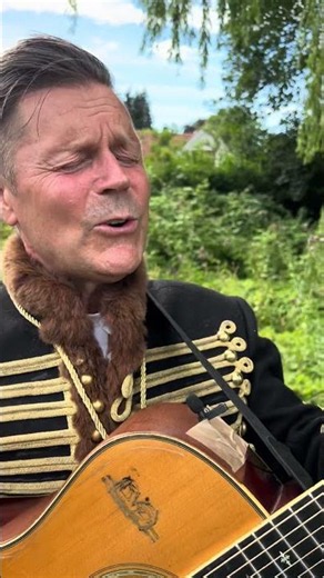 A fly went straight into my mouth,#blooper #behindthescenes #livemusic