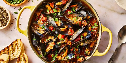 Mussels With Tomatoes & Garlic Are Vacation In A Pot