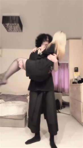 Забавный танец под музыку Paul Calder