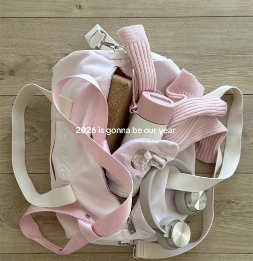 can’t wait to finally rebrand omg! tysm for 500 followers !! current goal is 1k now 🎀 #2026 #glowup #2026rebrand #rebrand #visionboard