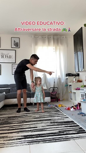VideoEducativo: Come Attraversare la Strada con Papà ed Evelyn