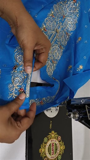 Suit Ke Bane Hue Gale Kaise Banate Hain|#neckdesign #diy #shorts #azzaraboutique #yt #fashion #darzi