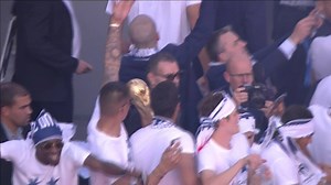 18K views · 380 reactions | Le défilé des Champions | CANAL+ Sport | Facebook