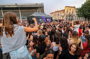 VIDÉO. Angoulême: une fête de la musique écourtée, entre deux tempêtes