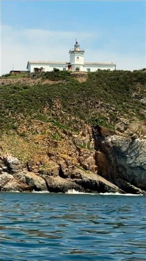 A small journey to a lonely lighthouse at sea 🌊