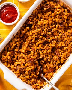 PRINT the recipe: https://www.wyseguide.com/grandmas-truly-homemade-baked-beans/ When it comes to a BBQ, there have to be baked beans! And while the stuff from a can is quick, it's lacking in flavor. These homemade baked beans were my grandma's recipe, which means you know that they're good! INGREDIENTS - 1 lb dried navy beans (see note below for canned beans) - 1 medium onion, diced - 6 tbsp yellow mustard - 3/4 cup ketchup - 3/4 cup molasses - 3/4 tsp freshly ground black pepper - 1 tsp kosher