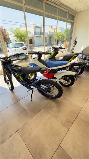 Auto Elite on Instagram: "⚡️ Nueva generación de movilidad en Auto Elite Sumamos a nuestra línea comercial motos eléctricas, bici-motos y monopatines eléctricos de primer nivel. Opciones modernas, económicas y sustentables para moverte con libertad todos los días. 🔋 Bajo costo por kilómetro 🔇 Silenciosos 🌱 Cero emisiones 🚀 Prácticos y ágiles para la ciudad Auto Elite sigue evolucionando. El futuro se mueve eléctrico. #motoelectrica #felofw03 #felofw07 #surronlyhtbee"