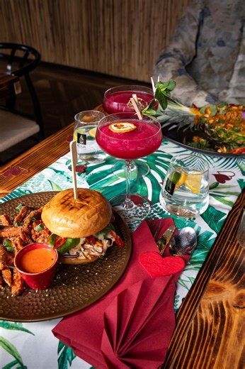 💕 Walentynki w King Kong Thai Food – celebrujemy dłużej! 💕 Dziękujemy za ogromne zainteresowanie ❤️ 14 lutego – BRAK WOLNYCH MIEJSC (FULL) 🙏✨ Ale spokojnie… Miłość nie mieści się w jednym dniu! 💞 🌹 13.02 – PRE-WALENTYNKI 🎷 Saksofon na żywo 18:00–20:00 Kameralna atmosfera Specjalne walentynkowe menu Wieczór bez tłumu, za to z magią ✨ 🌹 15.02 – Walentynkowy klimat trwa dalej! Przyjmujemy rezerwacje 😊 📞 Rezerwuj: kingkong.pl/plock/rezerwacja 📍🌴King Kong Thai Food 📲 797 168 919 📍aleja F