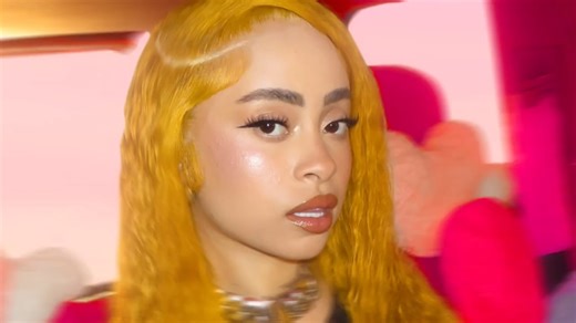 From its Coachella debut to the NYC streets, Ice Spice's "Gimmie A Light" has officially arrived.🗽 Hit the link to cruise the city with a wild Sean Paul sample. ⠀⠀⠀⠀⠀⠀⠀⠀⠀ ▶️ https://vevo.visitlink.me/sJITki | Vevo