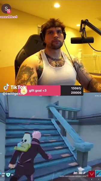 Trevor Wagner's Epic Flexing Performance Live