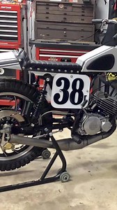 “Sputnik” Yamaha DT175 Flat Tracker from 70s racer Vintage Sykles: https://www.bikebound.com/2025/12/15/sputnik/ #flattrack #flattrackracing #flattracker #2T #2stroke #yamahadt175 #dt175 | BikeBound