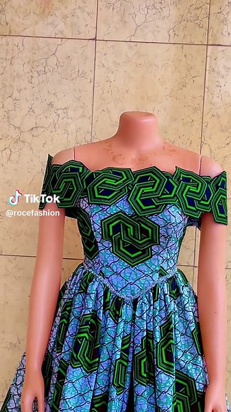 Quatres Chic Robes Courtes et Ovales pour Femme