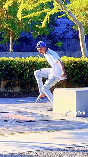 The disappearing man 😂 #prank #prankvideo #funnyprank #comedyvideo #comedy