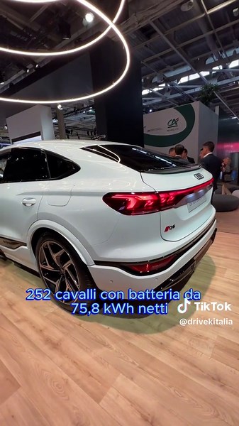 Nuova Audi Q6 Sportback e-tron: Opinioni, Dimensioni e Prestazioni