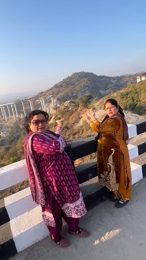 Asha Kumari on Instagram: "View Point Chala Gye 😍 . . #dogri #jammu #jammuandkashmir #duggarpradesh #vlog"