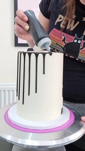 Football Cake Tutorial with Newcastle United Cupcake Toppers