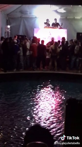 Fiesta de Pool Party: Diversión y Alegría