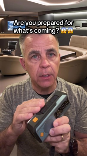 Multifunctional Hand-Crank and Solar-Powered Radio