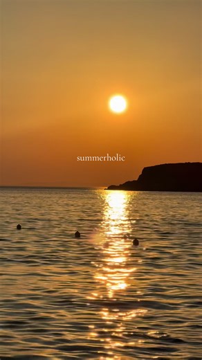 Embrace the Summer Vibes with Summerholic