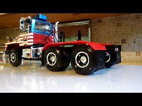 Final build of the Mack DM-800 truck model
